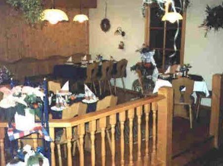Hotel Restaurant Zur Krone Obersuhl Buitenkant foto