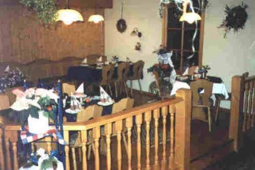 Hotel Restaurant Zur Krone Obersuhl Buitenkant foto
