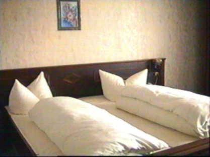 Hotel Restaurant Zur Krone Obersuhl Kamer foto